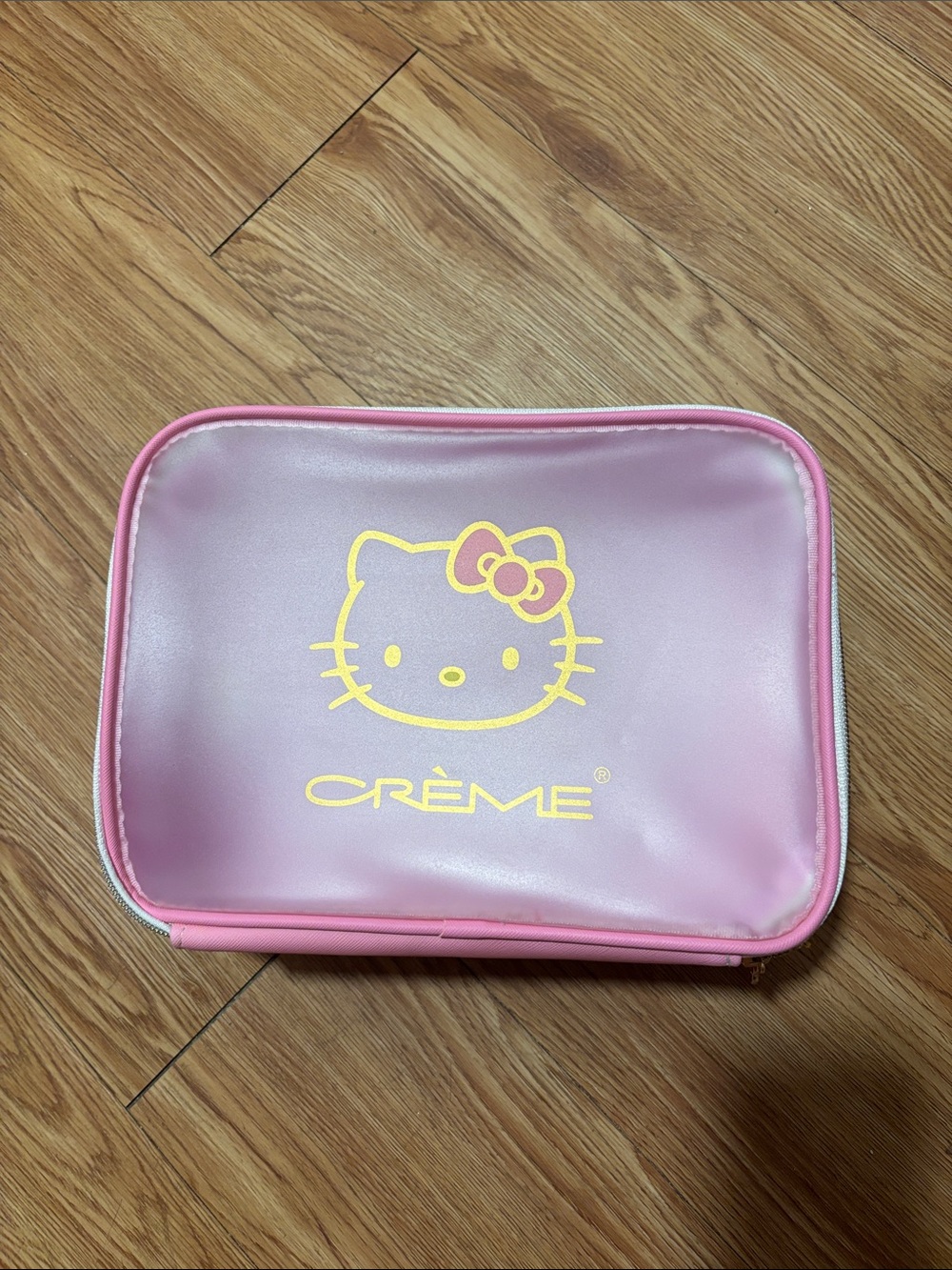 Crème Hello Kitty Makeup Bag